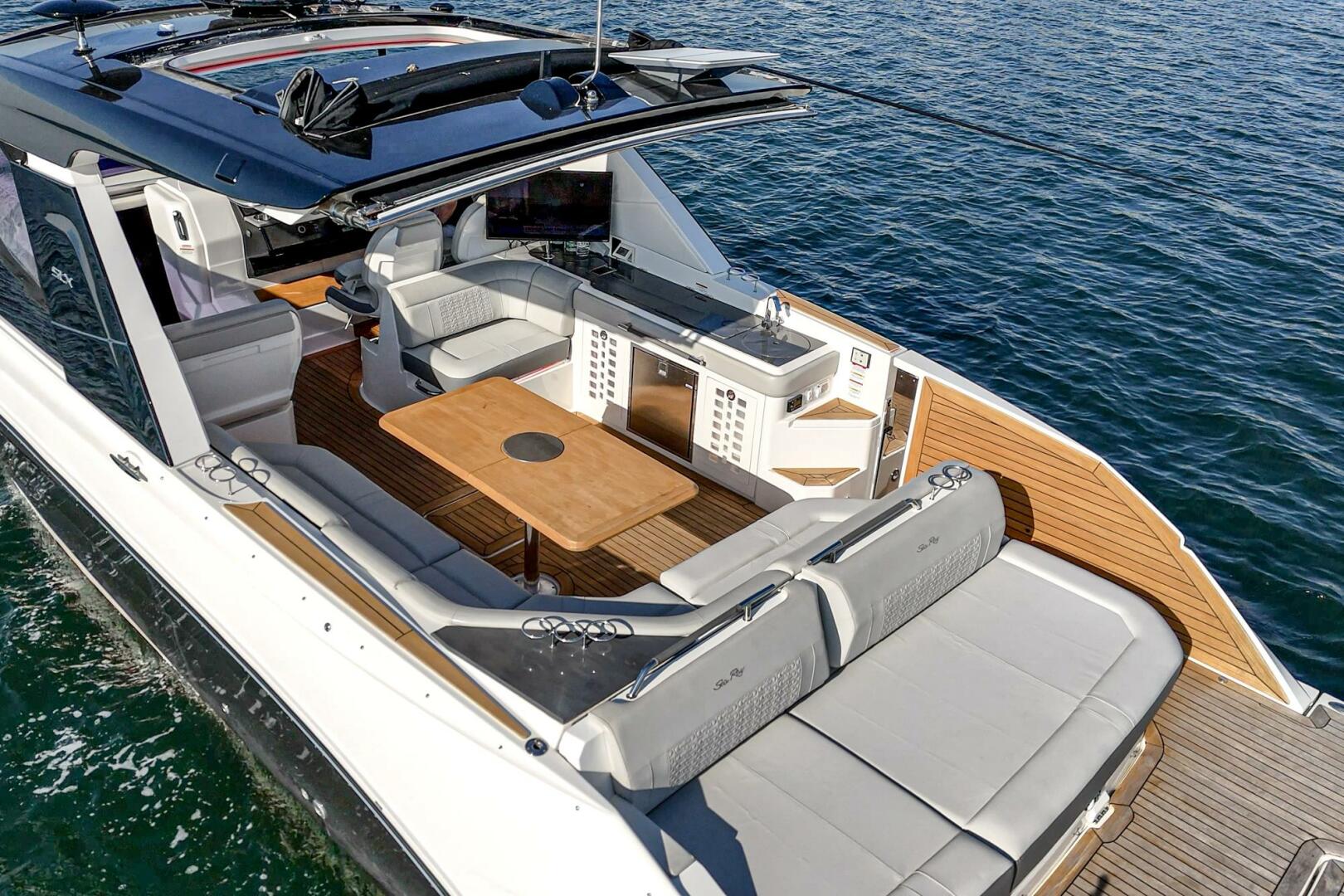 Slide: The Image of Sea Ray 400 SLX 2021 - 3
