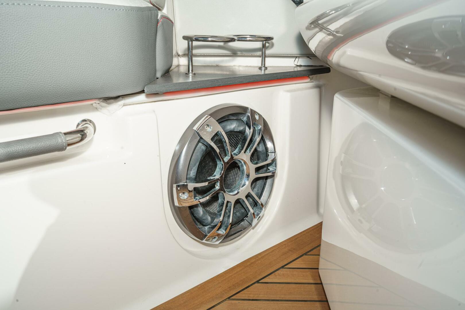Slide: The Image of Sea Ray 400 SLX 2021 - 33