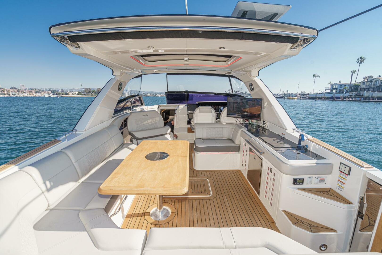 Slide: The Image of Sea Ray 400 SLX 2021 - 4