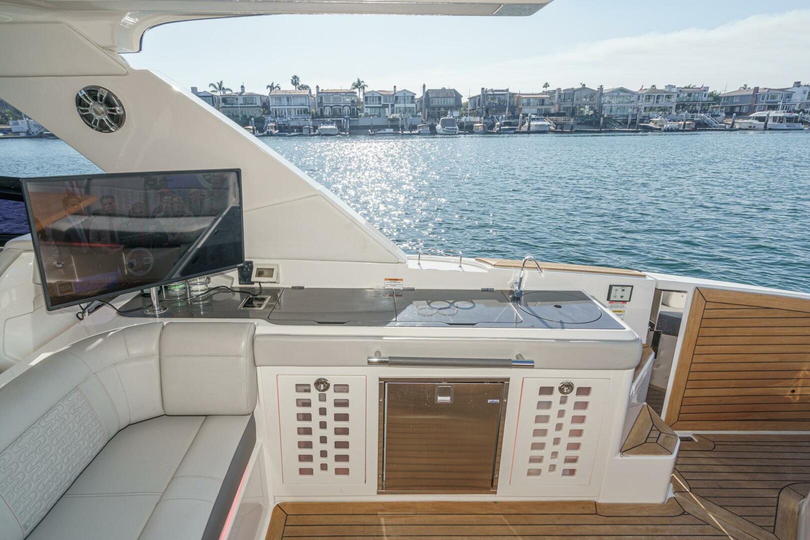 Slide: The Image of Sea Ray 400 SLX 2021 - 8