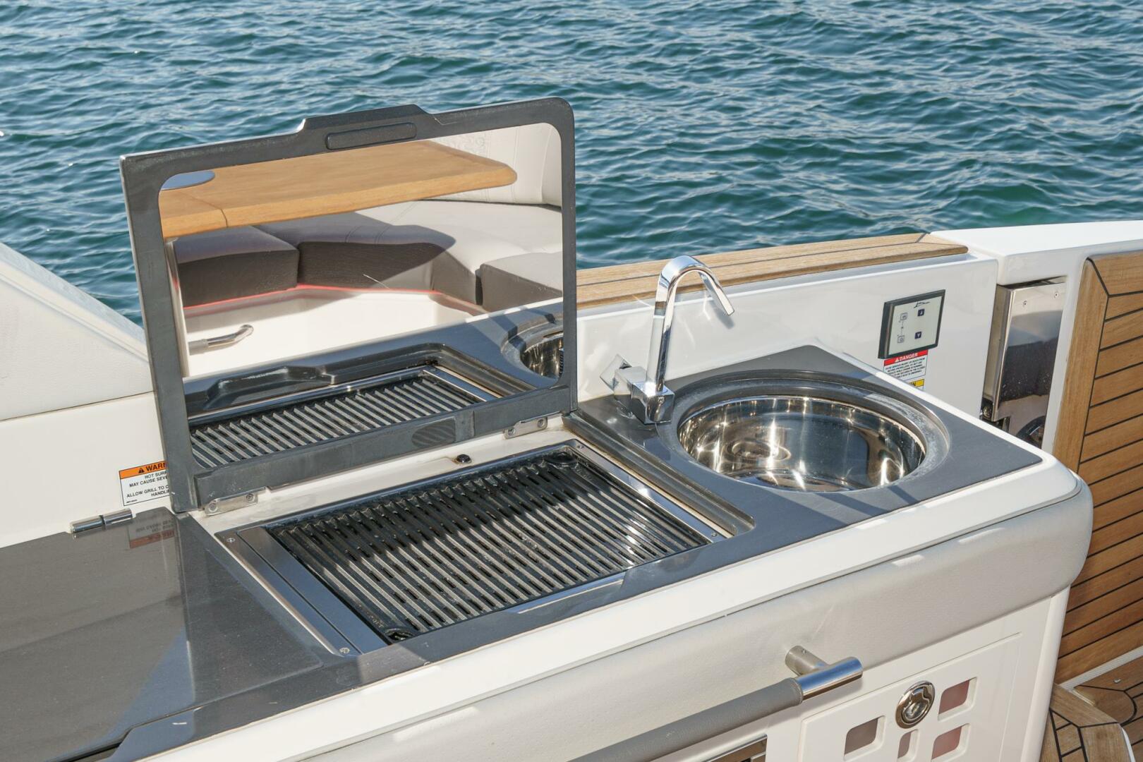 Slide: The Image of Sea Ray 400 SLX 2021 - 9