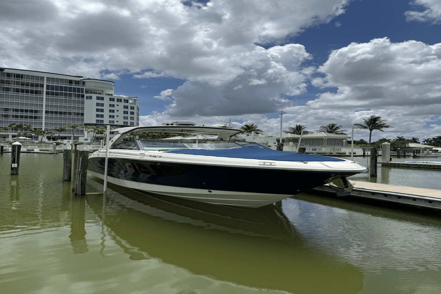 Slide: The Image of Sea Ray 400 SLX-OB 2022 - 0