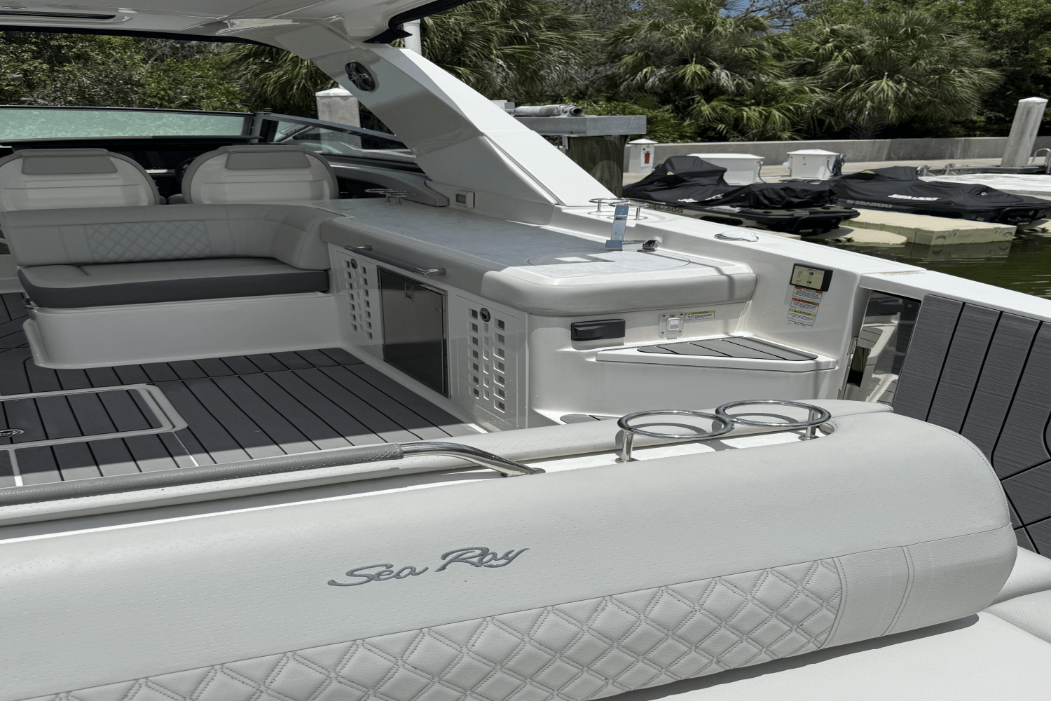 Slide: The Image of Sea Ray 400 SLX-OB 2022 - 13