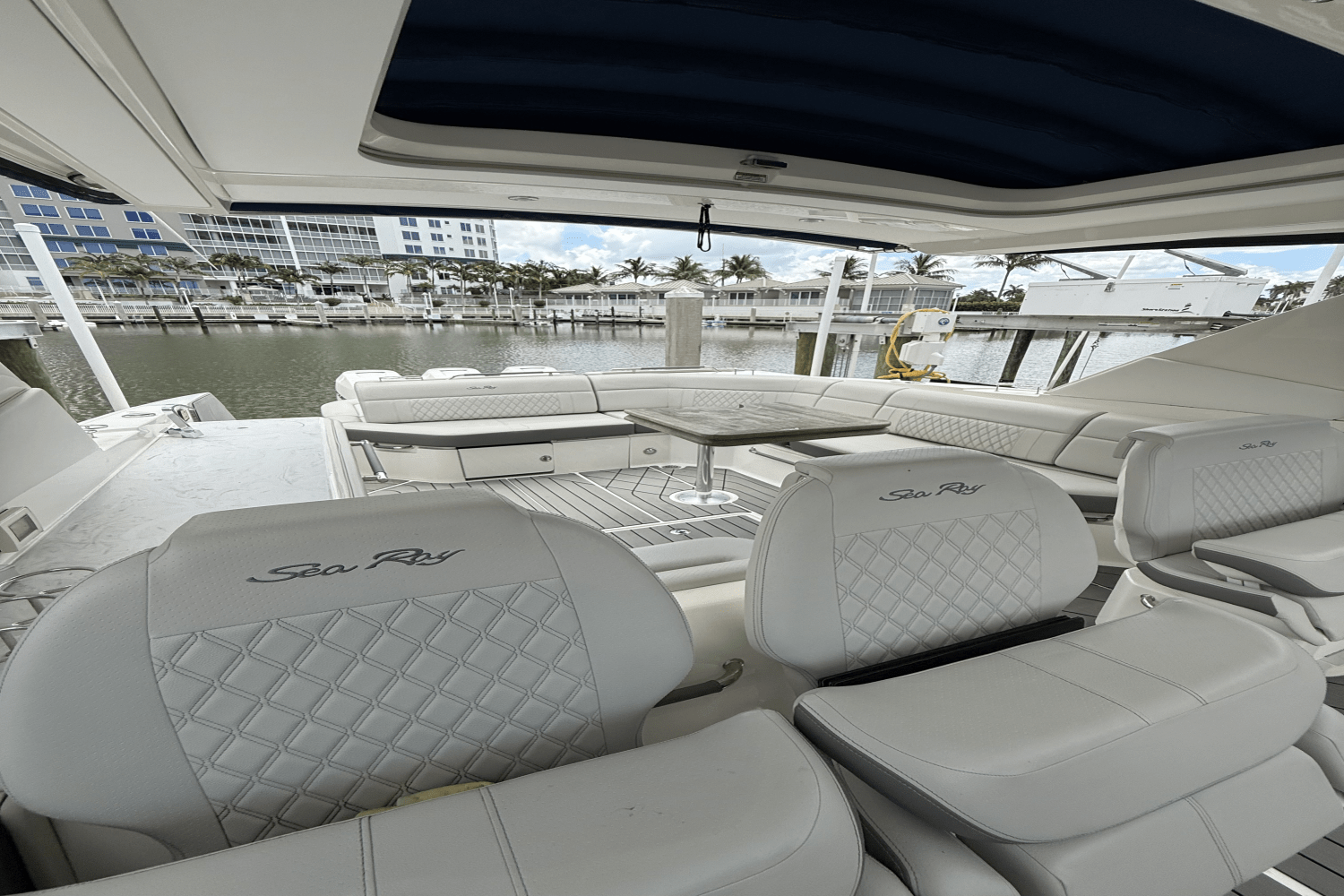 Slide: The Image of Sea Ray 400 SLX-OB 2022 - 16