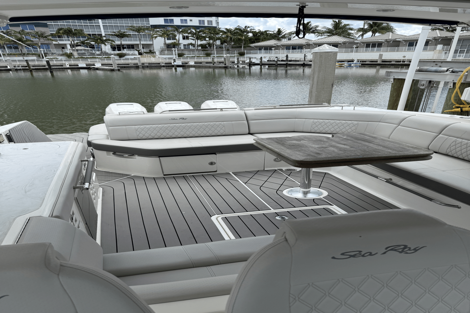 Slide: The Image of Sea Ray 400 SLX-OB 2022 - 17
