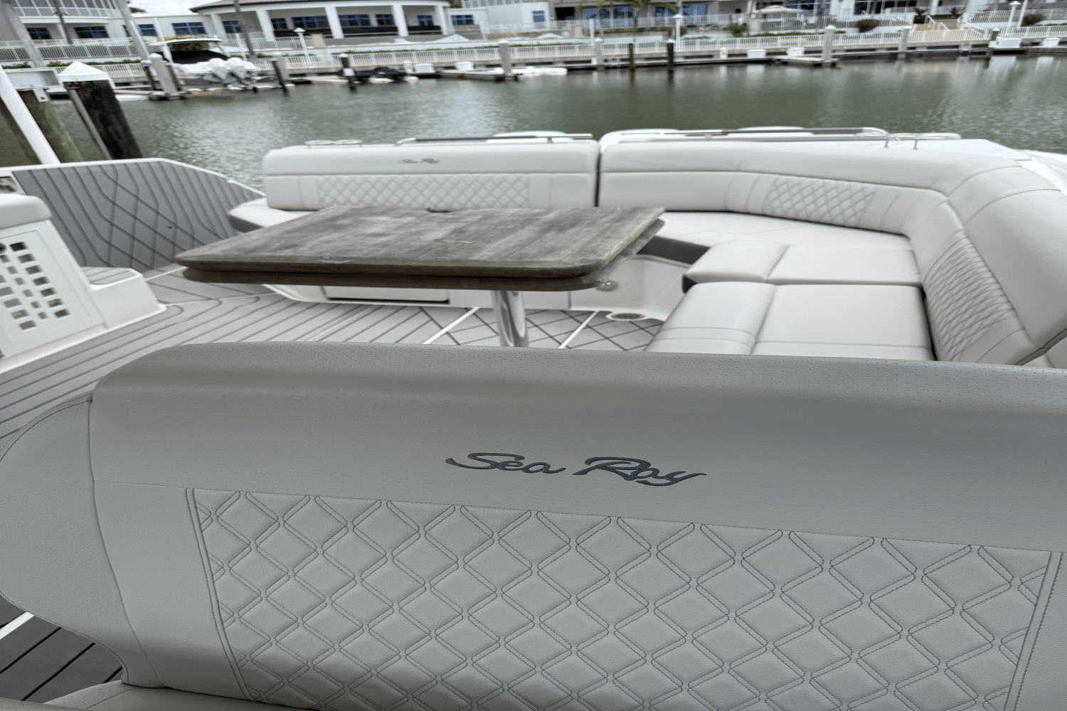 Slide: The Image of Sea Ray 400 SLX-OB 2022 - 18