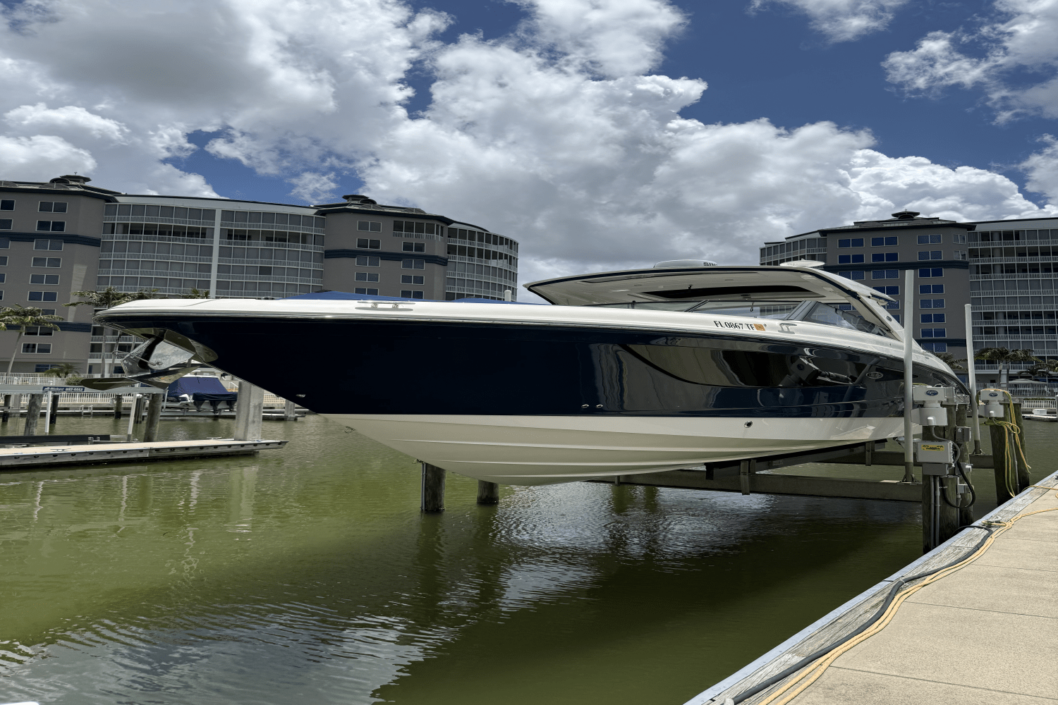 Slide: The Image of Sea Ray 400 SLX-OB 2022 - 3