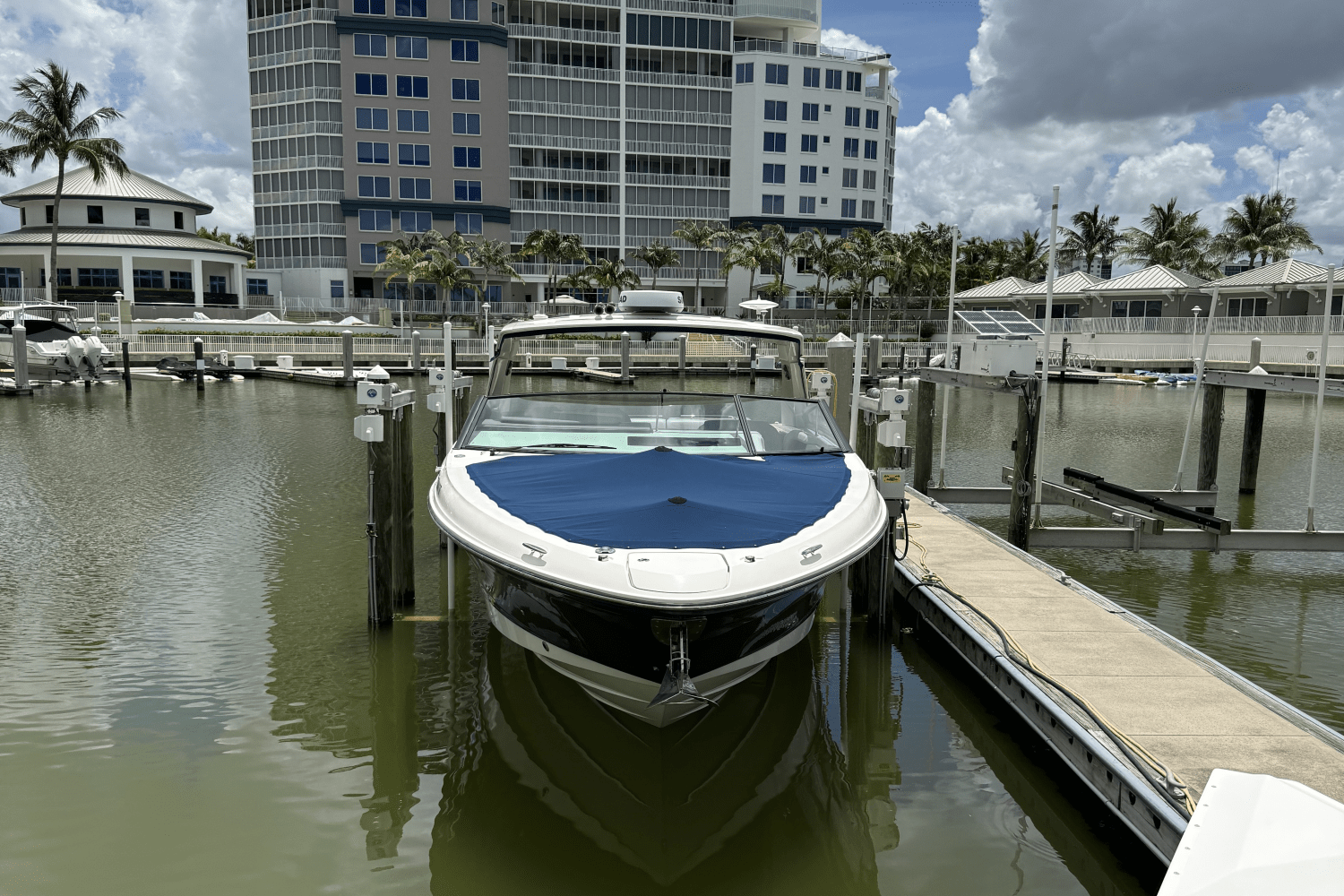 Slide: The Image of Sea Ray 400 SLX-OB 2022 - 6