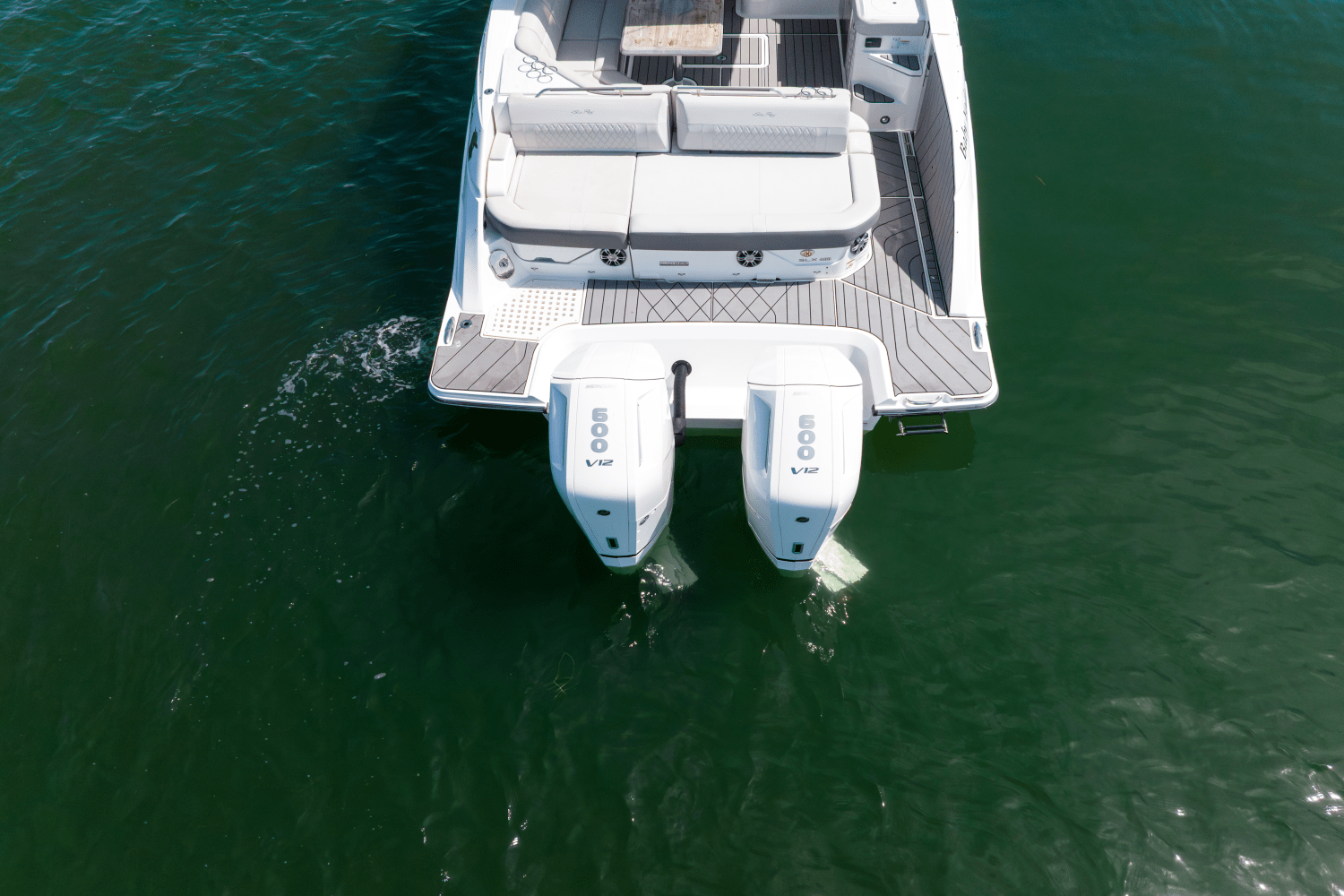 Slide: The Image of Sea Ray 400 SLX-OB 2023 - 17