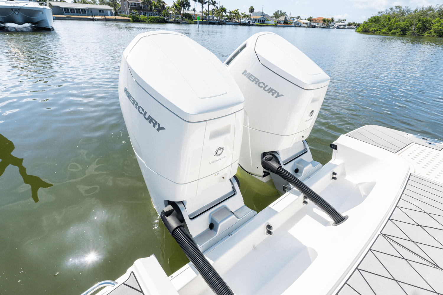 Slide: The Image of Sea Ray 400 SLX-OB 2023 - 23