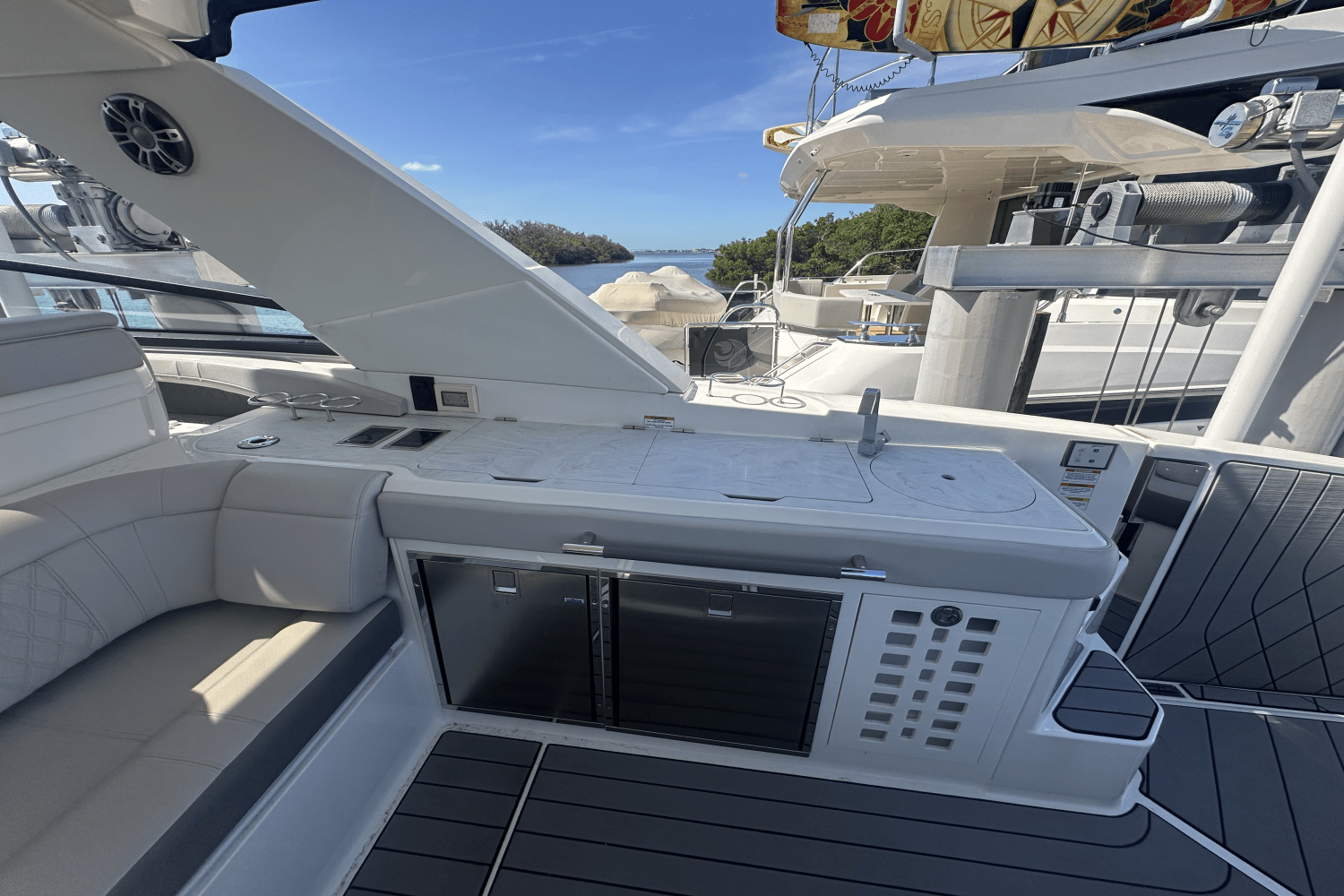 Slide: The Image of Sea Ray 400 SLX-OB 2023 - 41