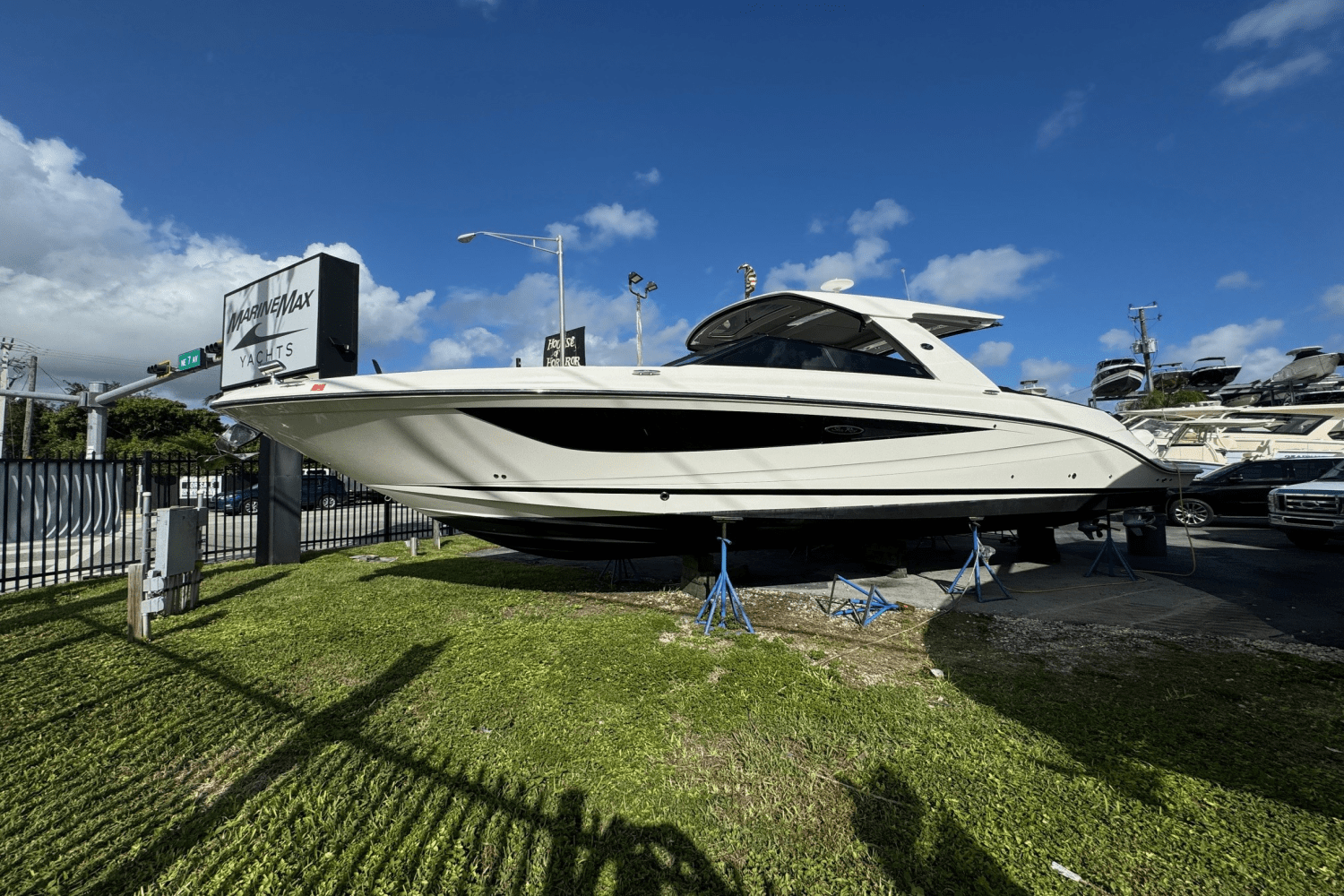 Slide: The Image of Sea Ray 400 SLX OB 2019 - 1
