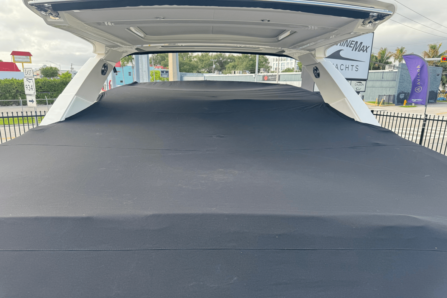 Slide: The Image of Sea Ray 400 SLX OB 2019 - 10