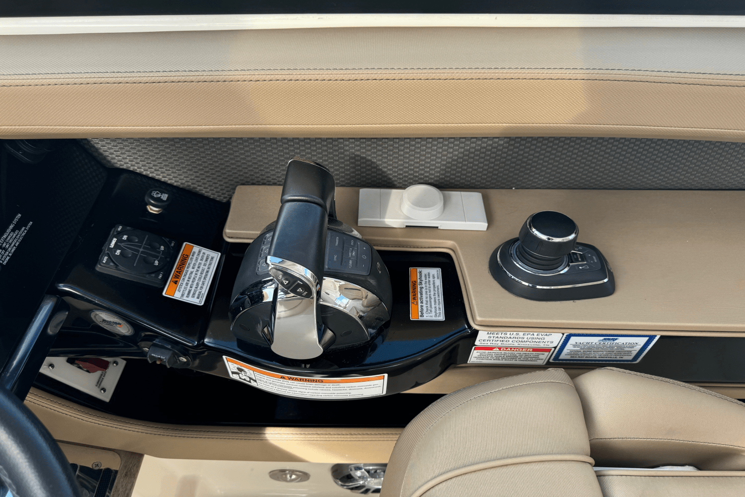 Slide: The Image of Sea Ray 400 SLX OB 2019 - 17