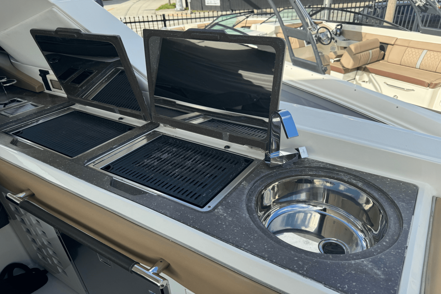 Slide: The Image of Sea Ray 400 SLX OB 2019 - 20
