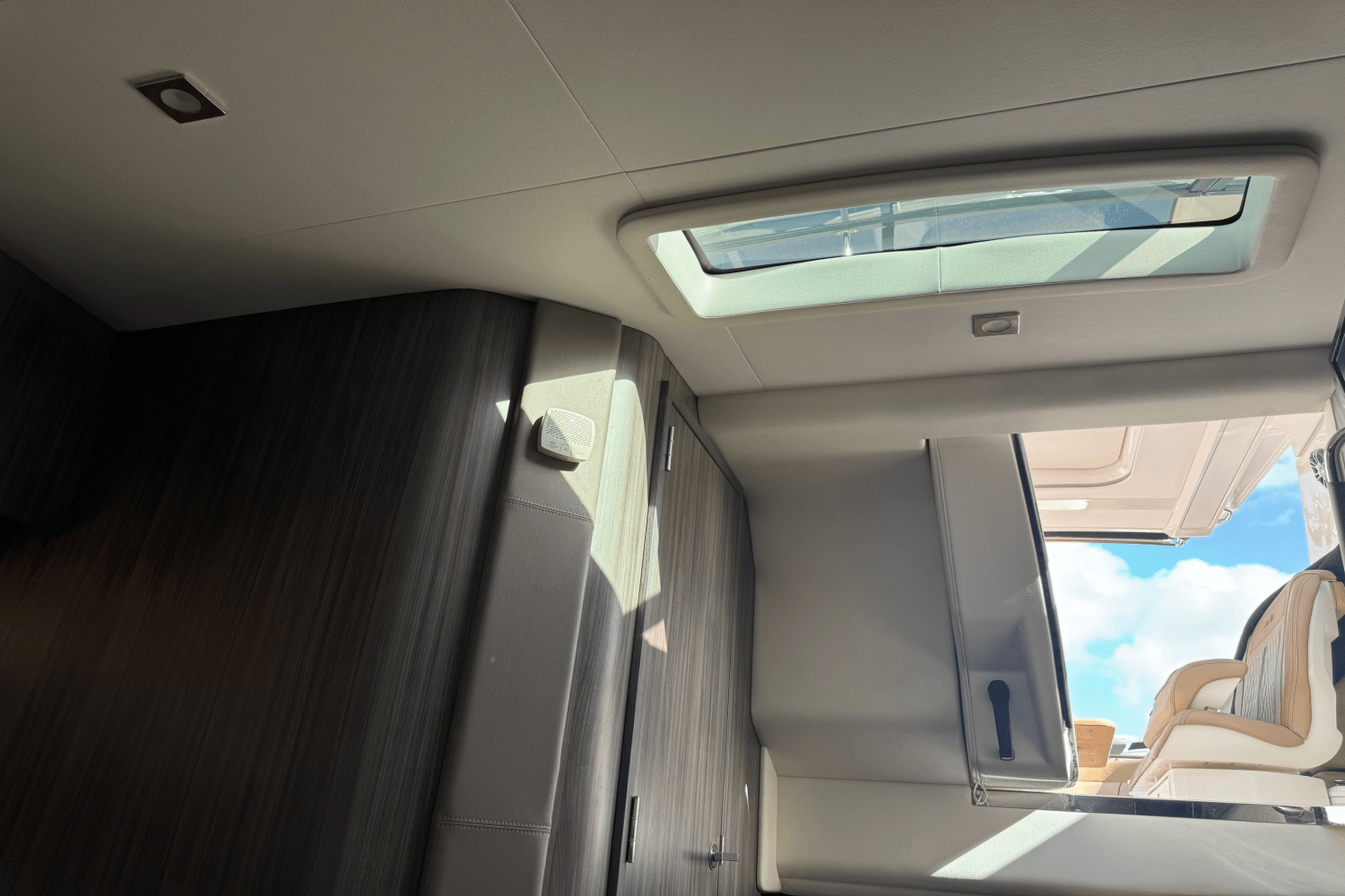 Slide: The Image of Sea Ray 400 SLX OB 2019 - 22