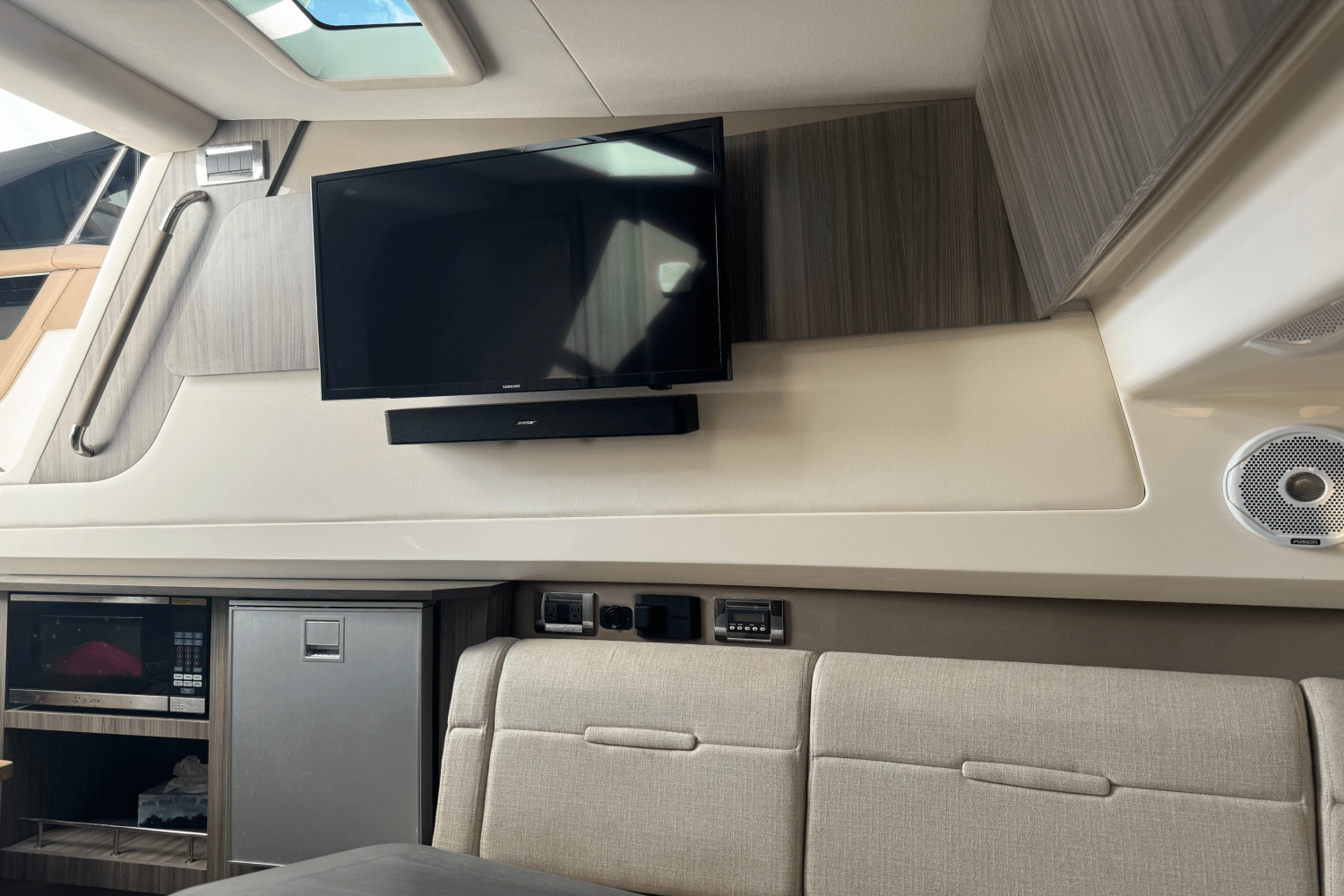 Slide: The Image of Sea Ray 400 SLX OB 2019 - 25