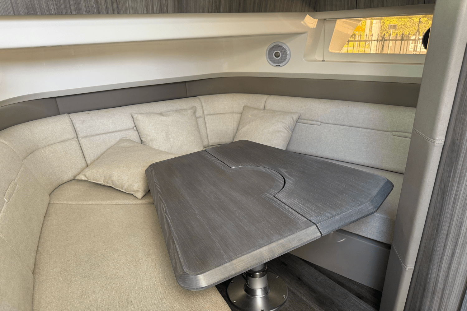 Slide: The Image of Sea Ray 400 SLX OB 2019 - 27