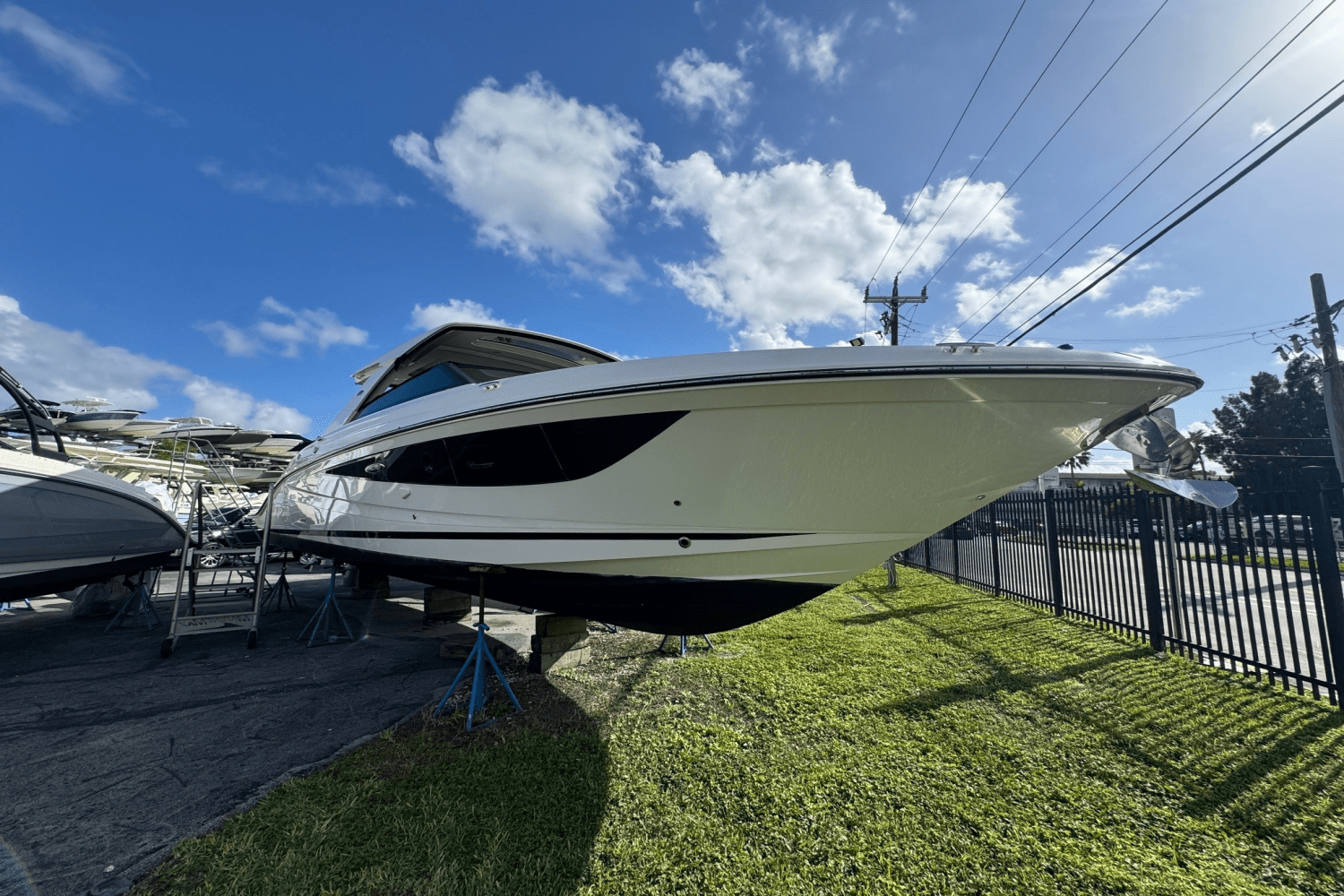 Slide: The Image of Sea Ray 400 SLX OB 2019 - 3
