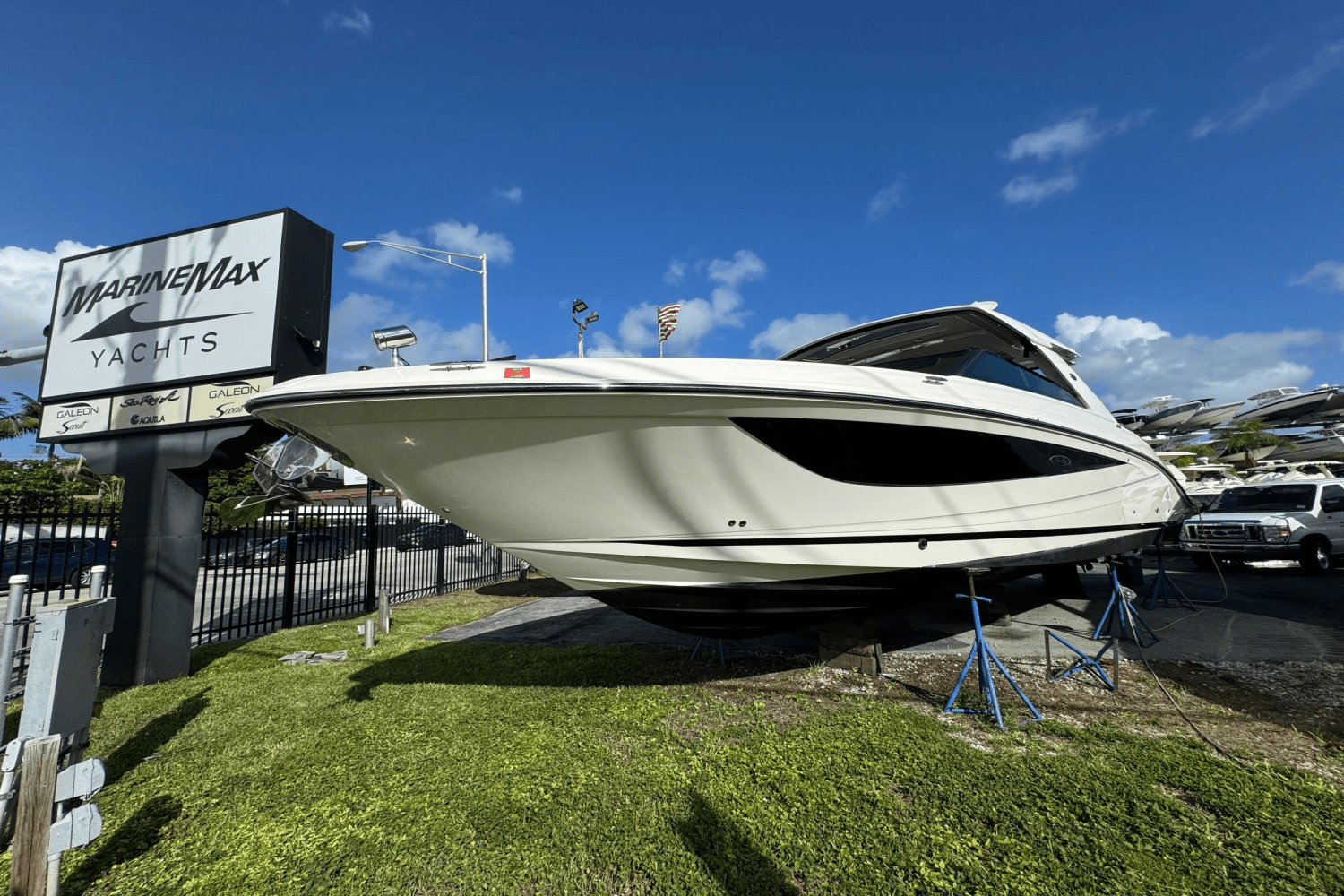 Slide: The Image of Sea Ray 400 SLX OB 2019 - 4