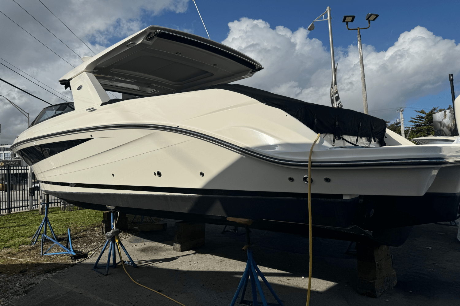 Slide: The Image of Sea Ray 400 SLX OB 2019 - 5