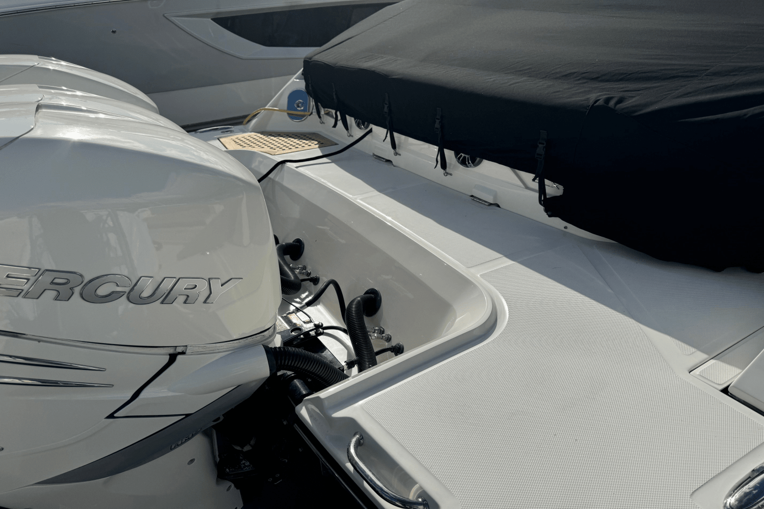 Slide: The Image of Sea Ray 400 SLX OB 2019 - 8