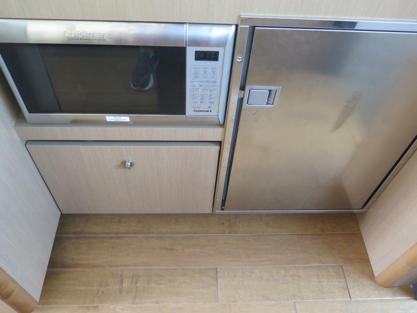 Slide: The Image of 2017 Sea Ray 400 Sundancer - DOUBLE DOWN - 14