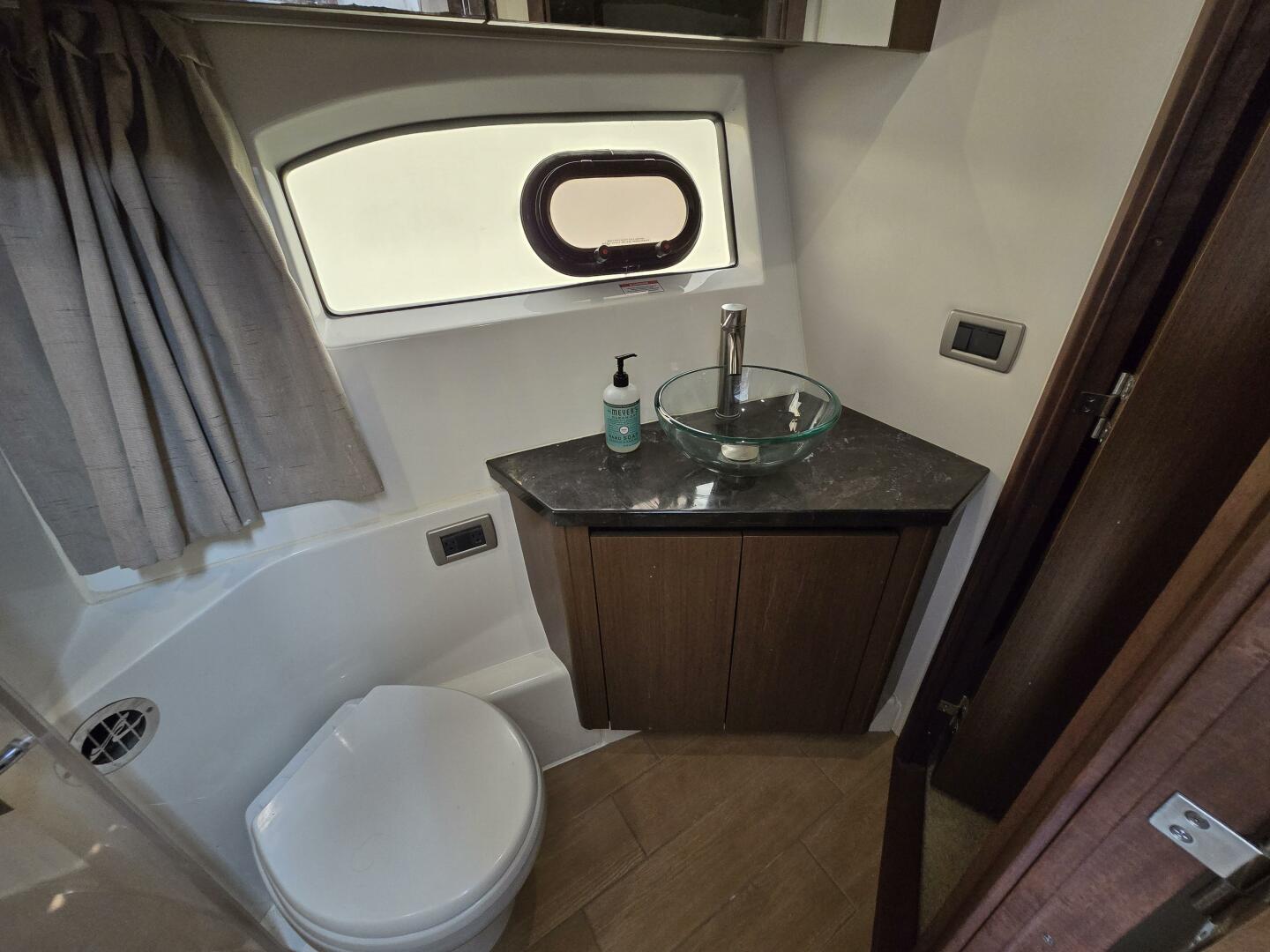 Slide: The Image of Sea Ray 400 Sundancer 2017 - 5368555
