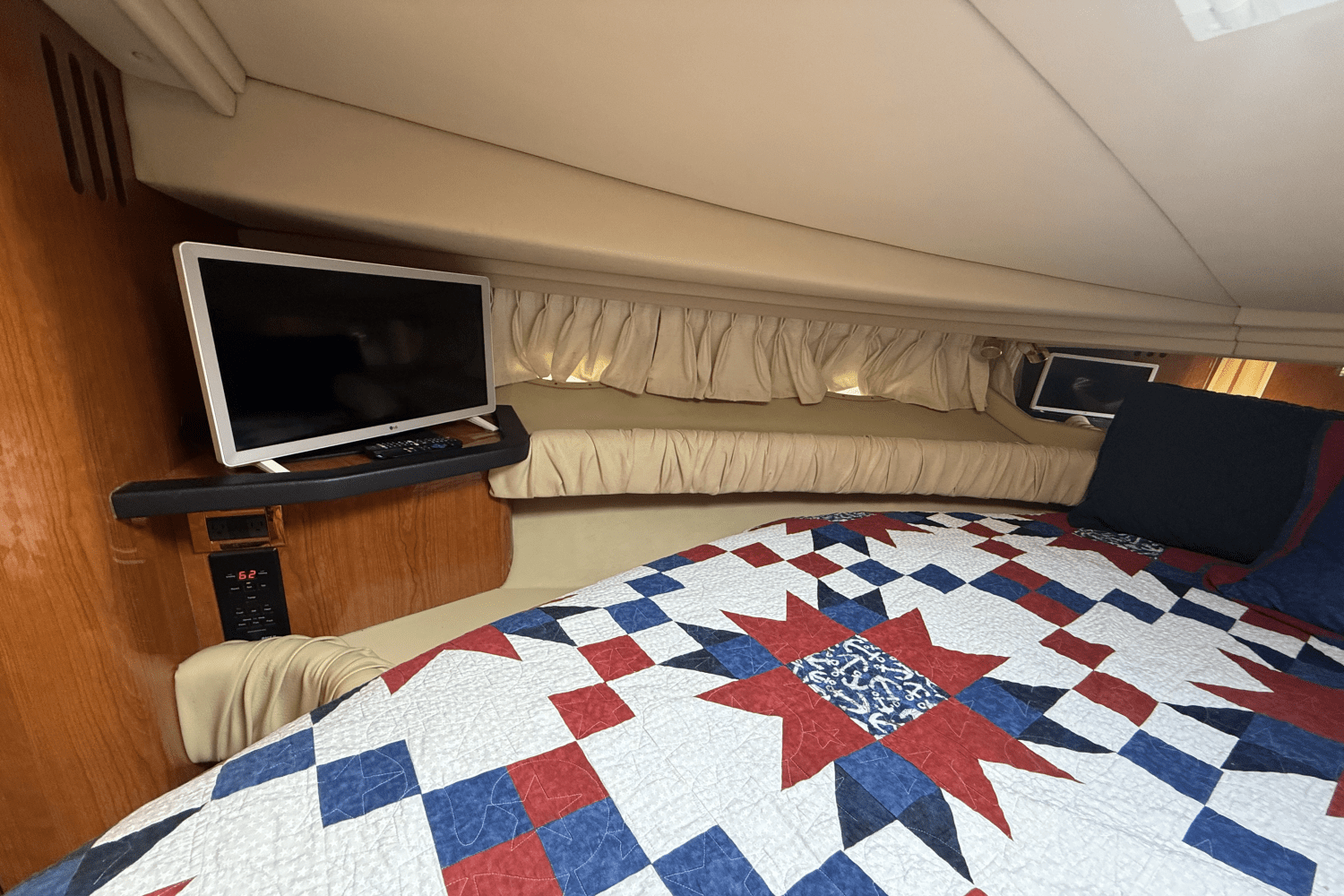 Slide: The Image of Sea Ray 410 EXPRESS 2000 - 21