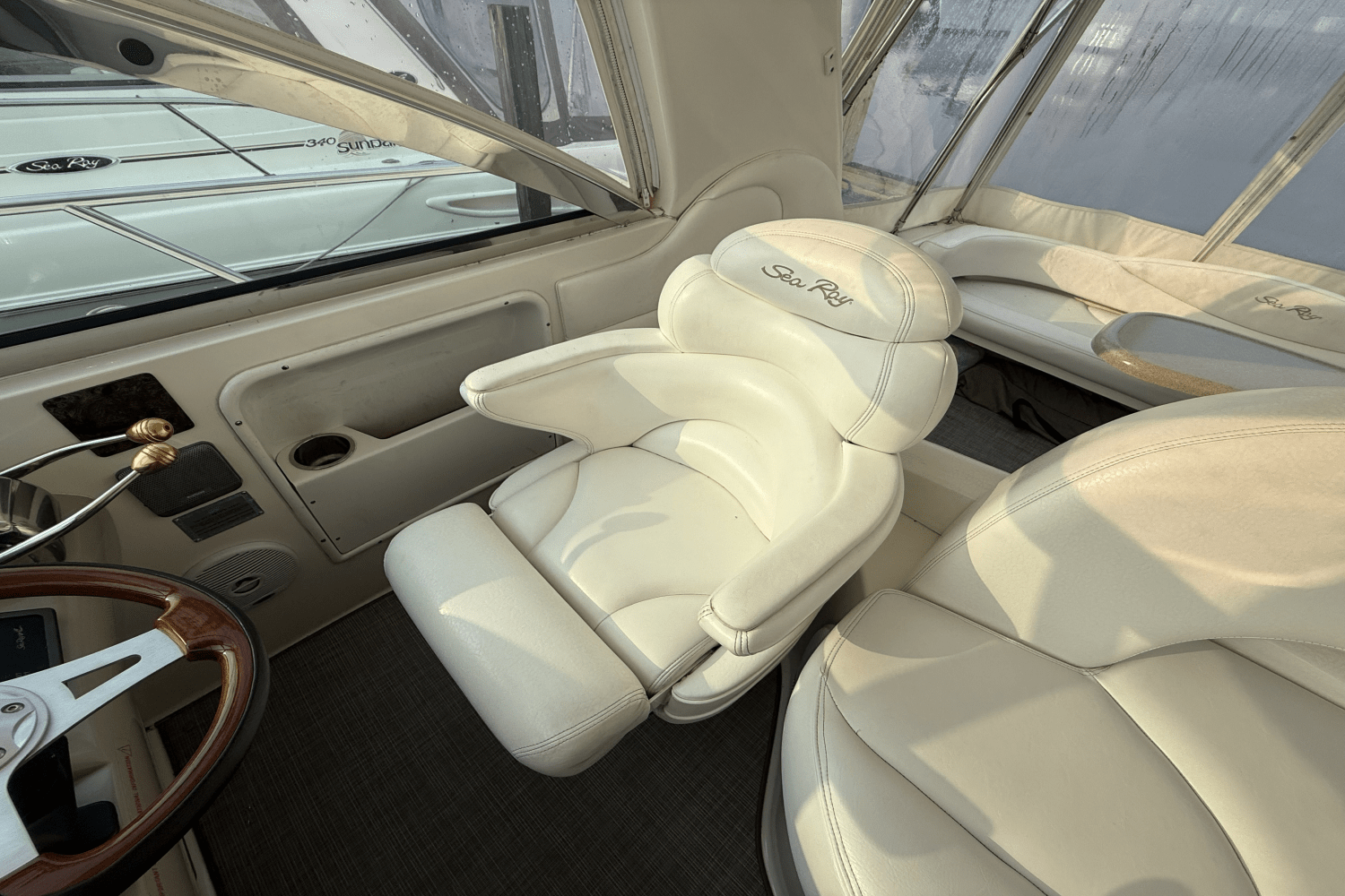 Slide: The Image of Sea Ray 410 EXPRESS 2000 - 7