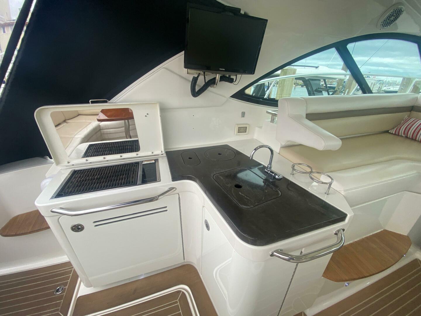 Slide: The Image of Sea Ray 410 Sundancer 2012 - 4434421