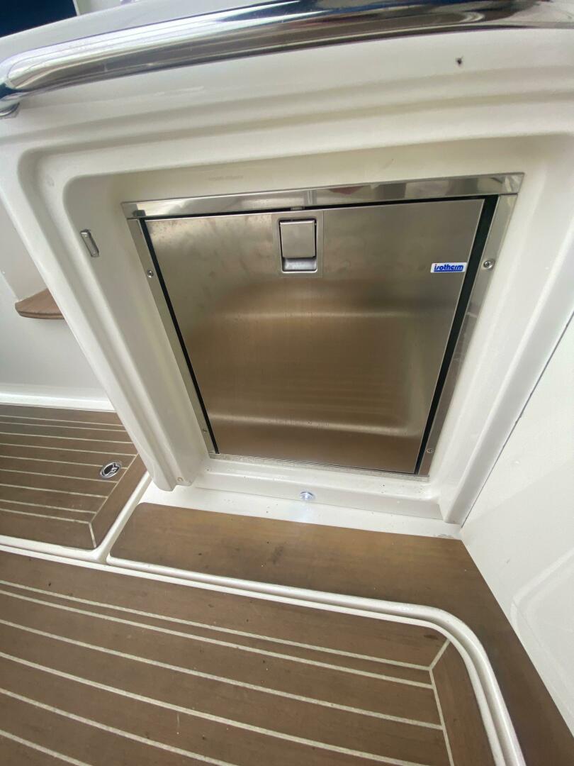 Slide: The Image of Sea Ray 410 Sundancer 2012 - 4434445