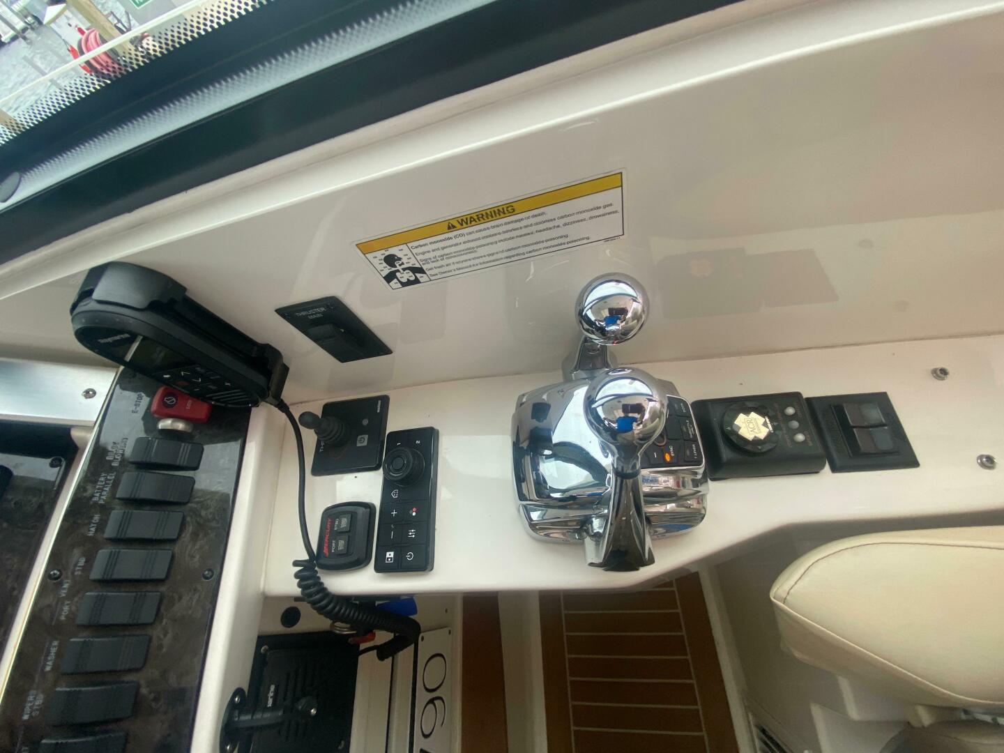 Slide: The Image of Sea Ray 410 Sundancer 2012 - 4434450