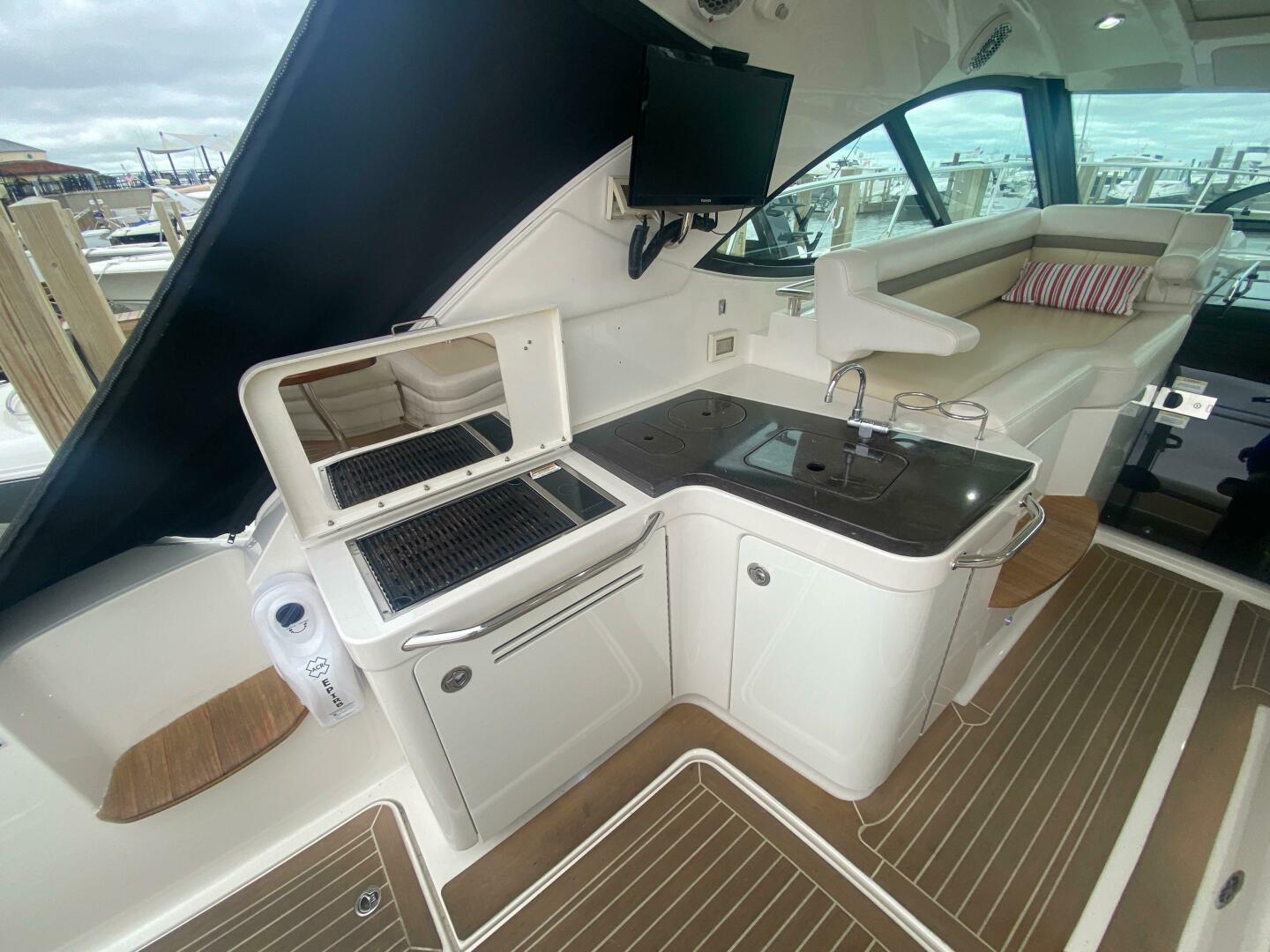 Slide: The Image of Sea Ray 410 Sundancer 2012 - 4434456