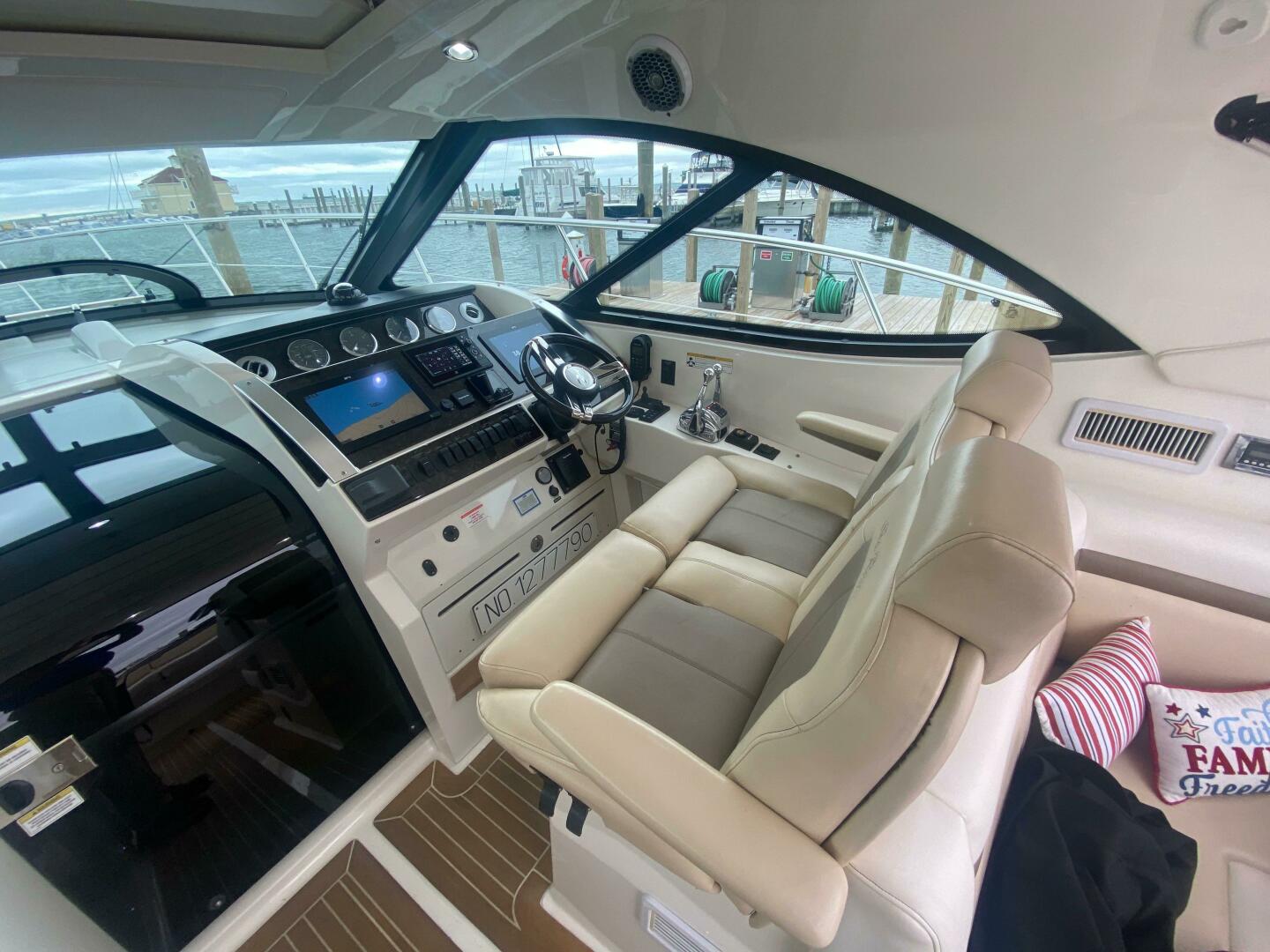 Slide: The Image of Sea Ray 410 Sundancer 2012 - 4434590