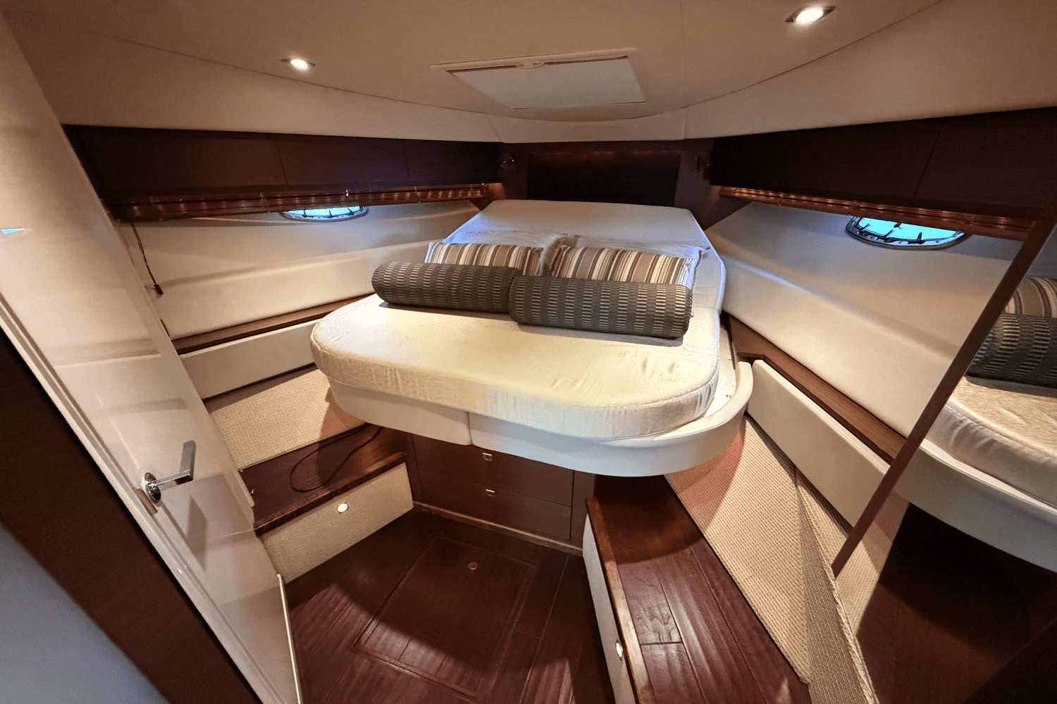 Slide: The Image of Sea Ray 410 SUNDANCER 2013 - 69