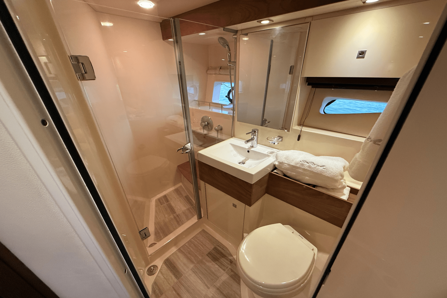 Slide: The Image of Sea Ray 410 SUNDANCER 2013 - 71
