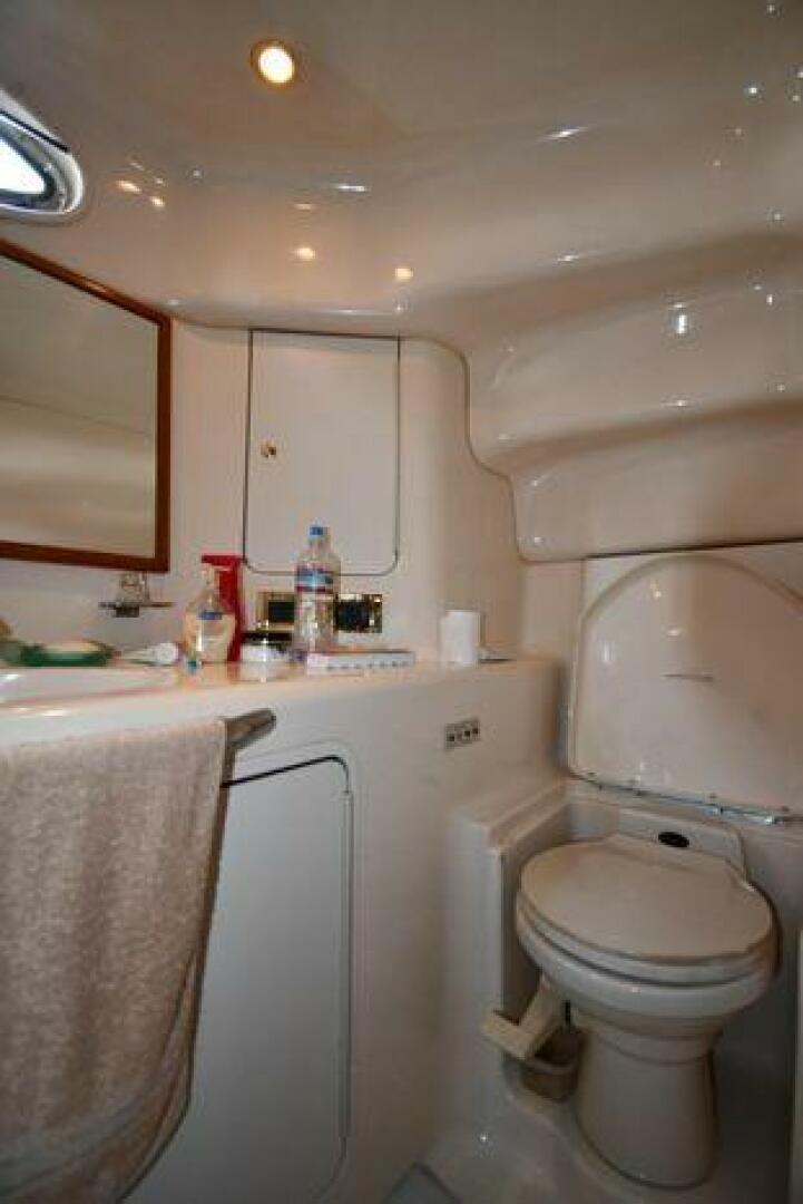 Slide: The Image of Sea Ray 420 Aft Cabin 1999 - 4874681