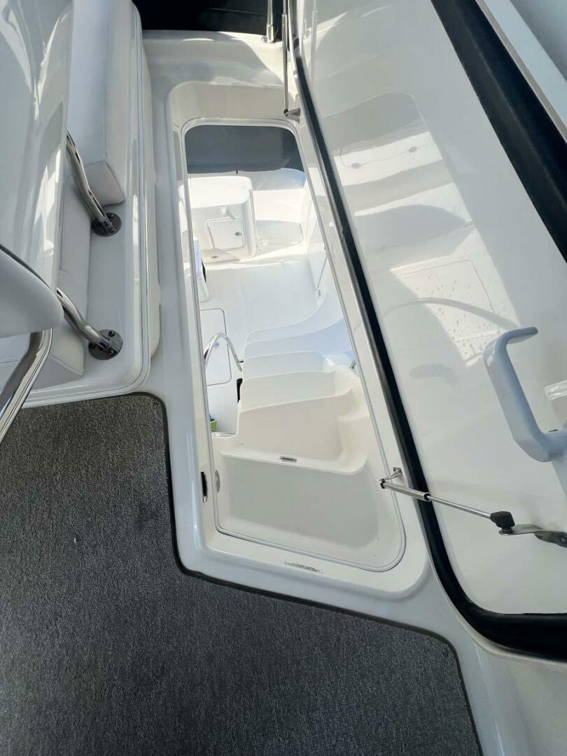 Slide: The Image of Sea Ray 420 Sedan Bridge 2005 - 4688437