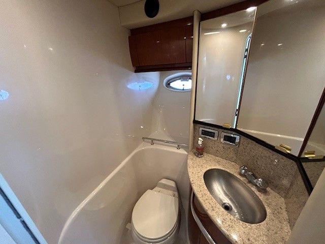 Slide: The Image of Sea Ray 420 SUNDANCER 2003 - 14