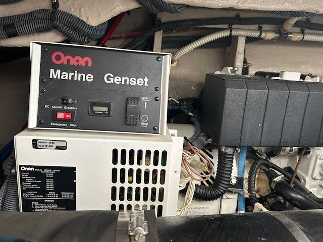 Slide: The Image of Sea Ray 420 SUNDANCER 2003 - 21