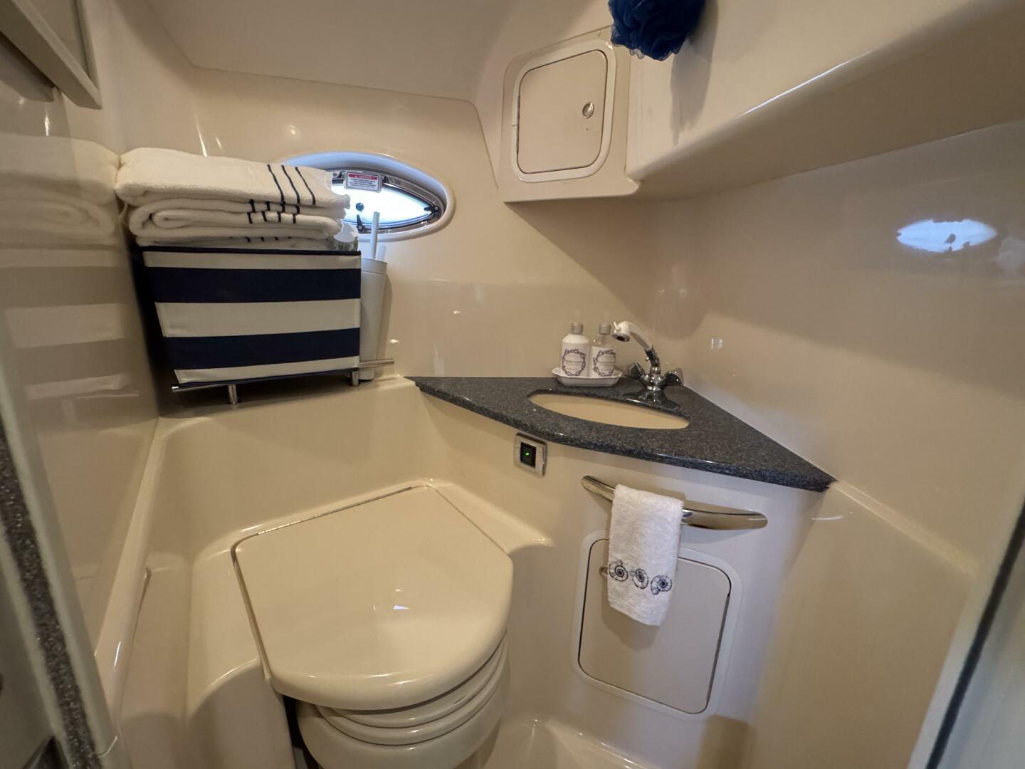 Slide: The Image of Sea Ray 420 Sundancer 2003 - 5551386