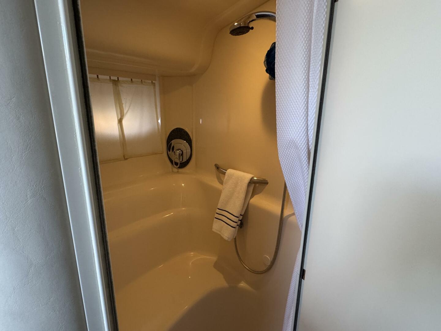 Slide: The Image of Sea Ray 420 Sundancer 2003 - 5551408