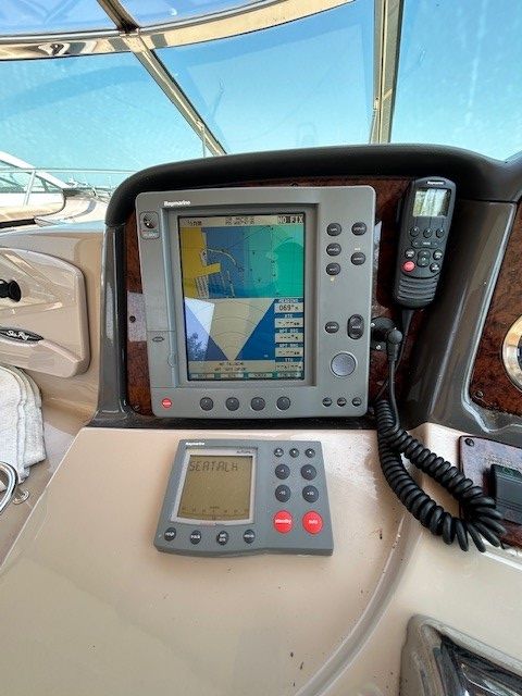 Slide: The Image of Sea Ray 420 SUNDANCER 2003 - 6