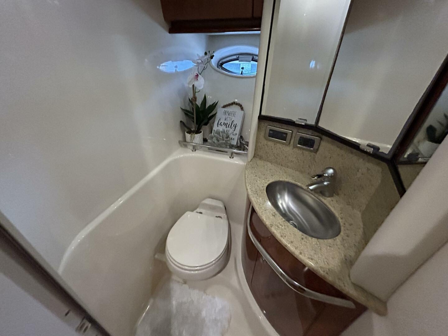 Slide: The Image of 2004 Sea Ray 420 DA  - 4683700
