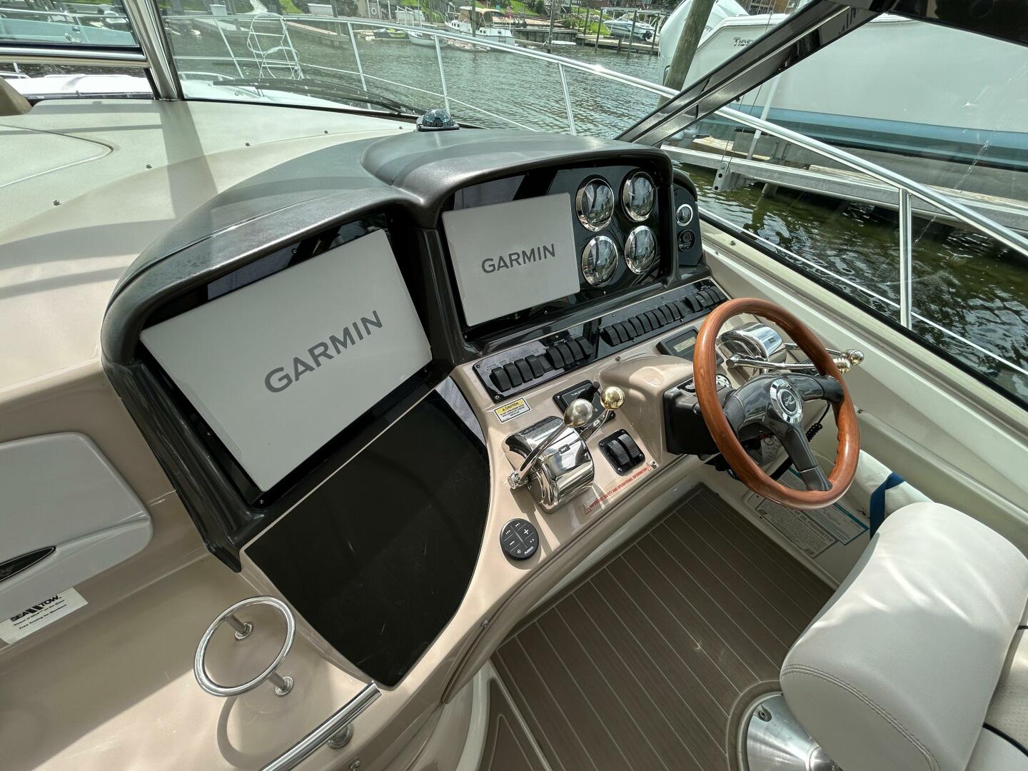 Slide: The Image of 2004 Sea Ray 420 DA  - 4683709