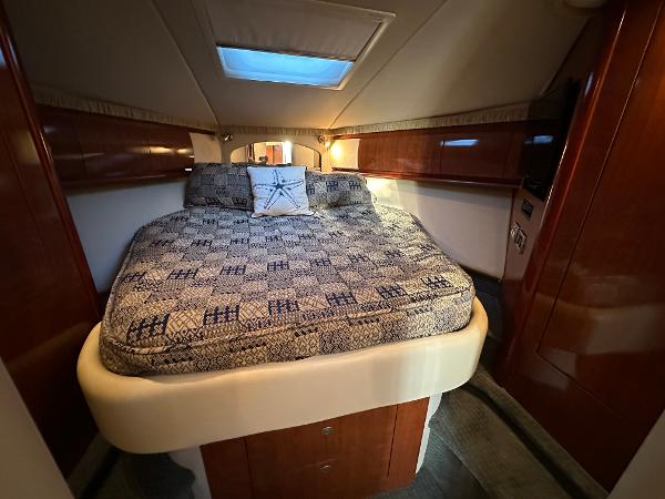 Slide: The Image of Sea Ray 420 Sundancer 2005 - 51