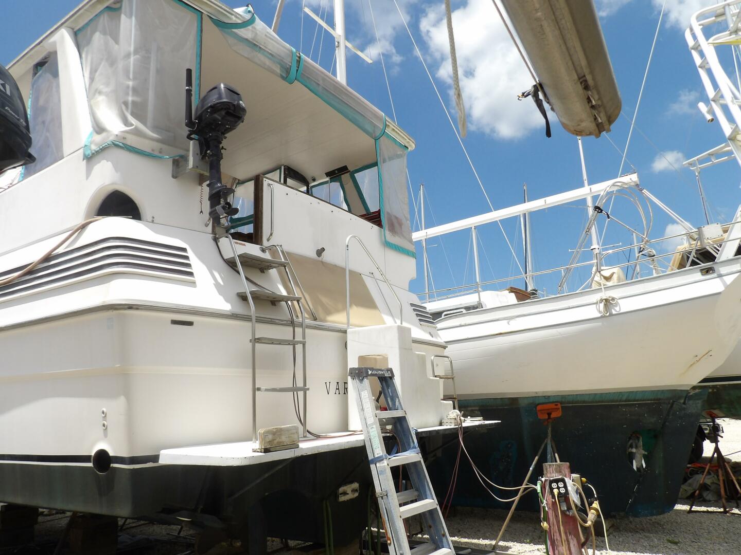 Slide: The Image of Sea Ray 440 Aft Cabin 1989 - 4578633
