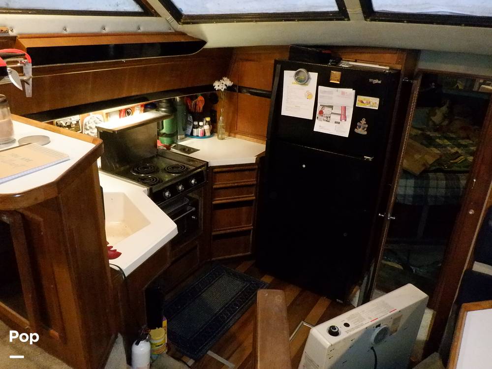 Slide: The Image of Sea Ray 440 Aft Cabin 1989 - 9950048