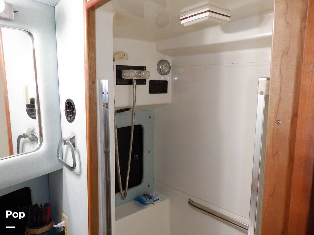 Slide: The Image of Sea Ray 440 Aft Cabin 1989 - 9950052